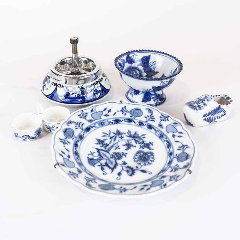 Lote siguiente: 5 Piezas de porcelana (una holandesa y otra meissen) - Medidas: 21 y 9cm 