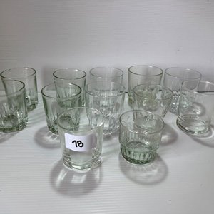 Lote anterior: Lote de 12 Vasos de Vidrio Varios Diseños