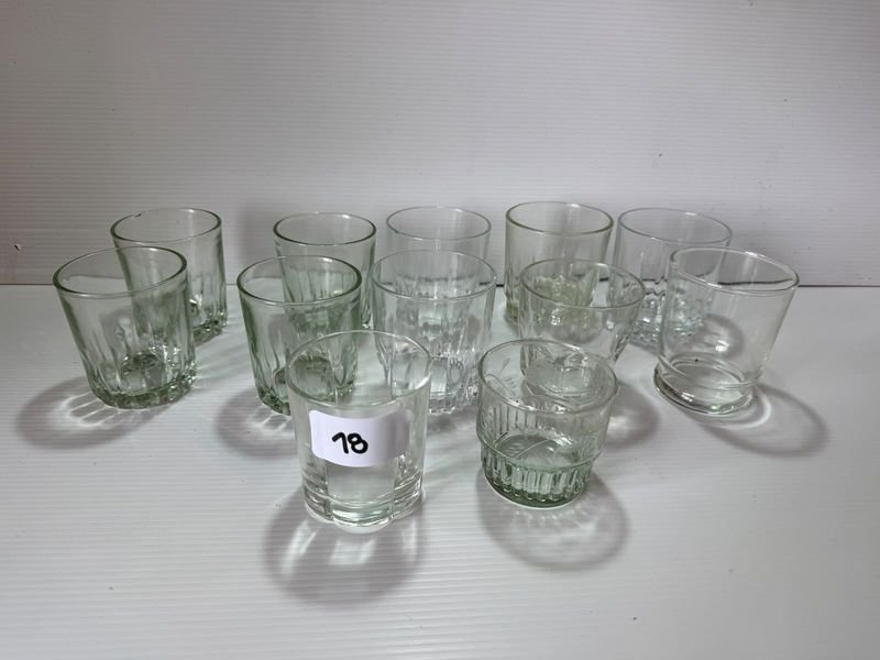 Lote de 12 Vasos de Vidrio Varios Diseños