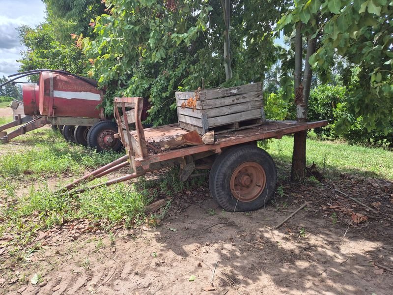 Carro de madera en mal estado - imagen 2