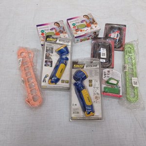 Lote anterior: Lote variado: sella bolsas + 2 linternas con pinzas + soporte para perchas + otros