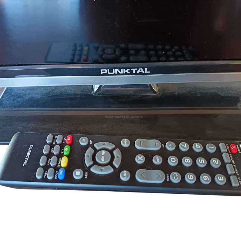 TV LED MARCA PUNKTAL 24" Funcionando - imagen 2