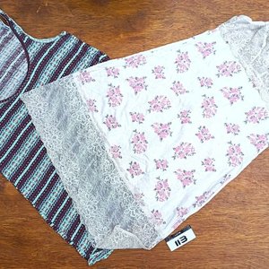 Lote de Ropa Femenina: Jeans con Tachas y Remeras Variadas - imagen 7