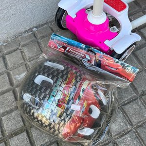 Monopatín Infantil Rosado "Hello Kitty", Casco y Patineta Verde - imagen 4