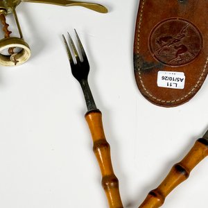 Dos piezas, sacacorchos y juego de cubiertos con estuche - imagen 4