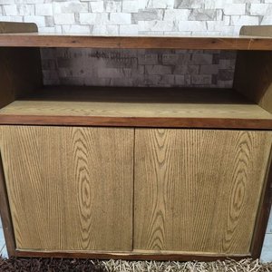 Lote siguiente: Mesa de TV con Estantes y Puertas