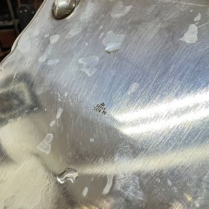 Juego de Café Antiguo de Metal Plateado con Bandeja y Grabados - imagen 6