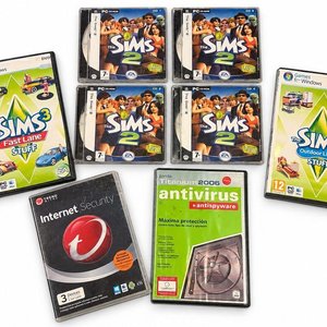 Lote siguiente: Lote de Juegos y Software para PC: The Sims, Panda Titanium y Trend Micro