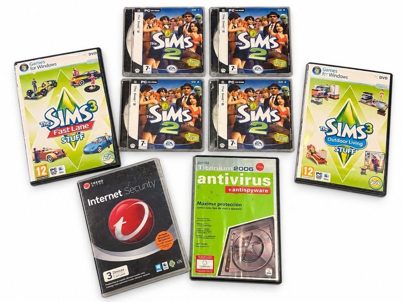 Lote de Juegos y Software para PC: The Sims, Panda Titanium y Trend Micro