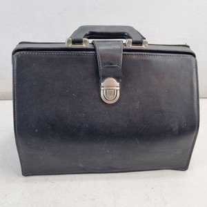 Maletín Antiguo de Cuero Negro Estilo Profesional - imagen 1