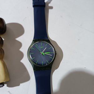 Lote de Reloj Swatch, Abanico Decorado y Monedas Varias - imagen 3