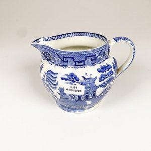 Lote siguiente: Lechera de Loza Inglesa Staffordshire Azul y Blanca