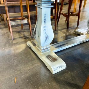 Mesa Alta de Madera con Banquetas Estilo Rústico - imagen 5