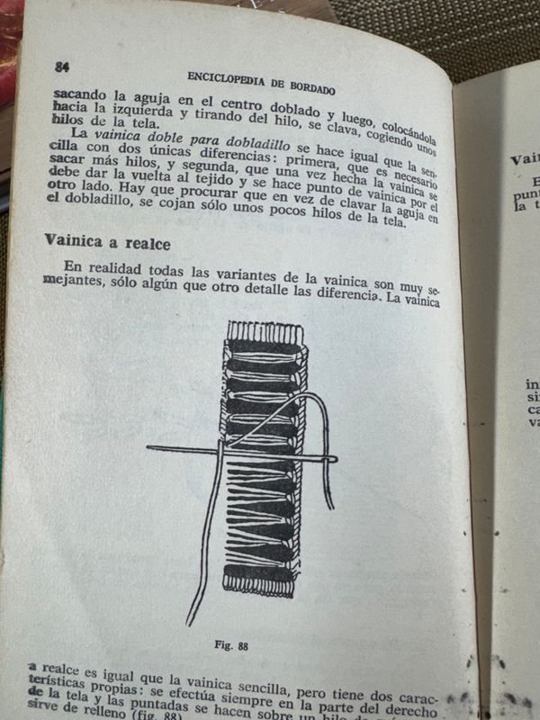 Gran lote de libros en español de bordado y costura - imagen 6