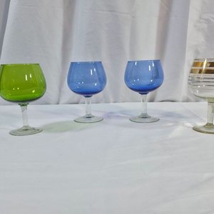 Lote anterior: 4 Copas de Vidrio Variadas: Verde, Azul y Dorado