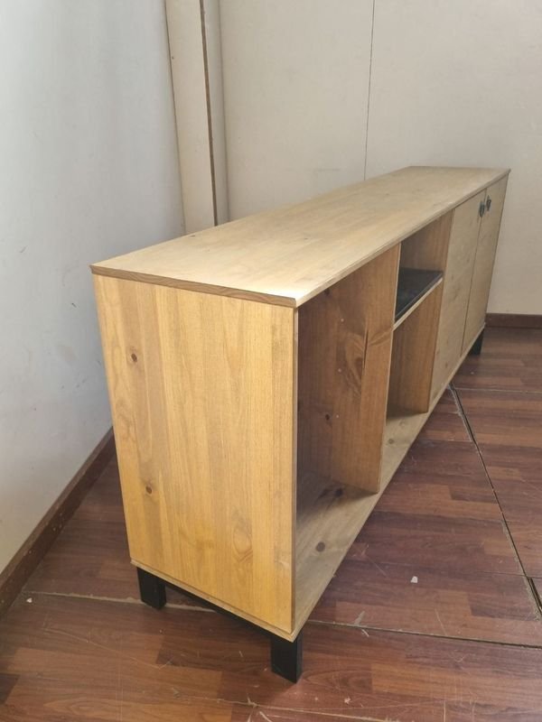 Aparador Bajo Buena Capacidad en Madera - imagen 4