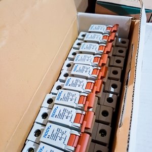 84 Ps Bobinas diferentes, contactos auxiliares, amperimetros, voltimetros y sensores de movimientos. - imagen 2