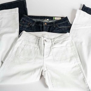 Dos Pantalones de Jean: Gap Essential Talle 4P y Loft Blanco Talle 25 - imagen 2