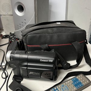 Lote de Electrónica: DVD, Home Theater Panavox, Video Grabadora JVC y Accesorios - imagen 5