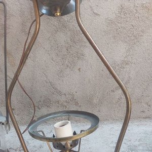 Lámpara Antigua de Bronce y Vidrio con Soporte - imagen 2