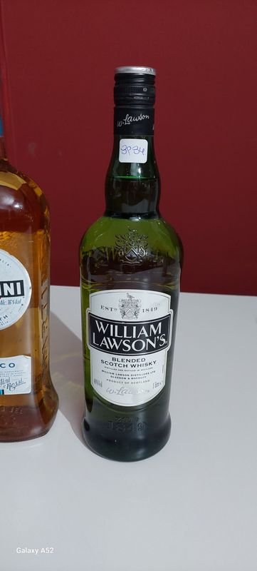 Bottles de whisky y Martini - imagen 2