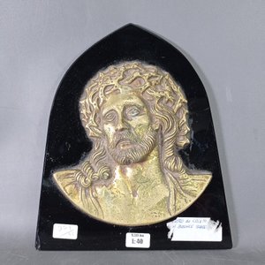 Retrato de Cristo en Bronce sobre Vidrio Negro - imagen 2