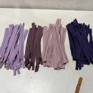 Lote anterior: Lote de Cierres Color Lavanda, Rosa y Violeta - 18 cm