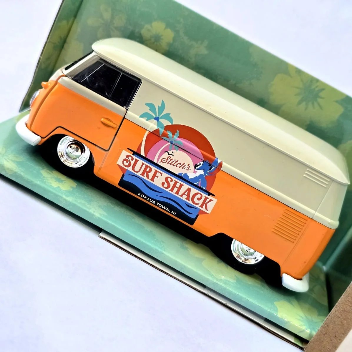 Modelo de VW Kombi de Stitch con tema de Surf - imagen 2