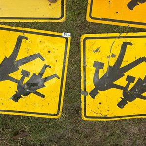 Lote de 4 Carteles de Zona Escolar con Figuras de Niños - imagen 2