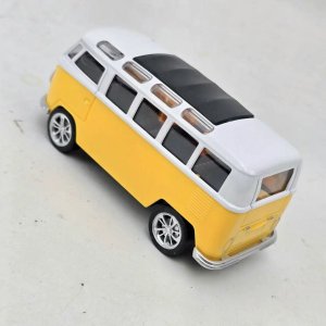 Réplica de Kombi Volkswagen Amarilla y Blanca - imagen 2