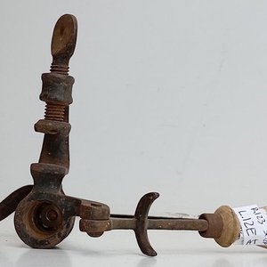 Antiguo Cargador de Cartuchos de Metal y Madera - imagen 2