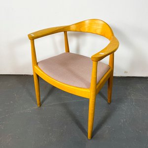 Sillón Danés de Madera con Respaldo Curvo y Asiento Tapizado Gris - imagen 4