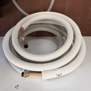 Aire Acondicionado Futura 9000 BTU con Control Remoto y Caños de Bronce - imagen 4