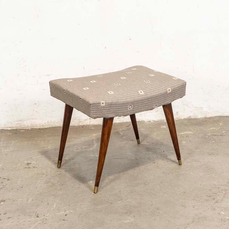 Lote siguiente: Mesa americana con detalles en el lustre