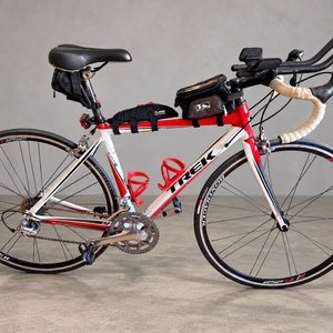 Bicicleta de Ruta Trek Rodado 28 con Acoples Aerobar y Accesorios - imagen 3