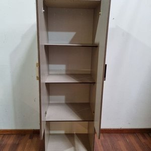 Estantería Oscura con Puertas y Estantes Interiores - imagen 2