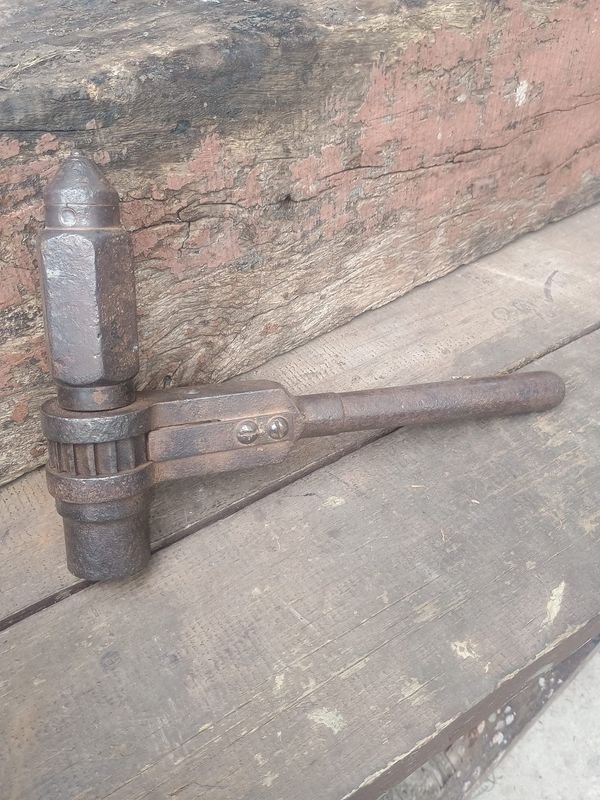 Torquímetro Antiguo de Hierro Macizo para Coleccionistas - imagen 1