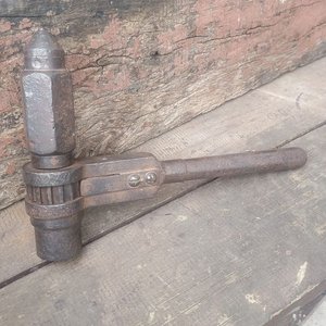 Torquímetro Antiguo de Hierro Macizo para Coleccionistas - imagen 1