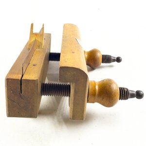 Cepillo de Carpintero Antiguo de Madera con Tornillos - imagen 4