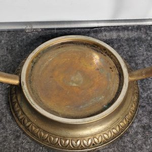 Jarra Antigua de Bronce y Metal con Base Decorativa - imagen 2