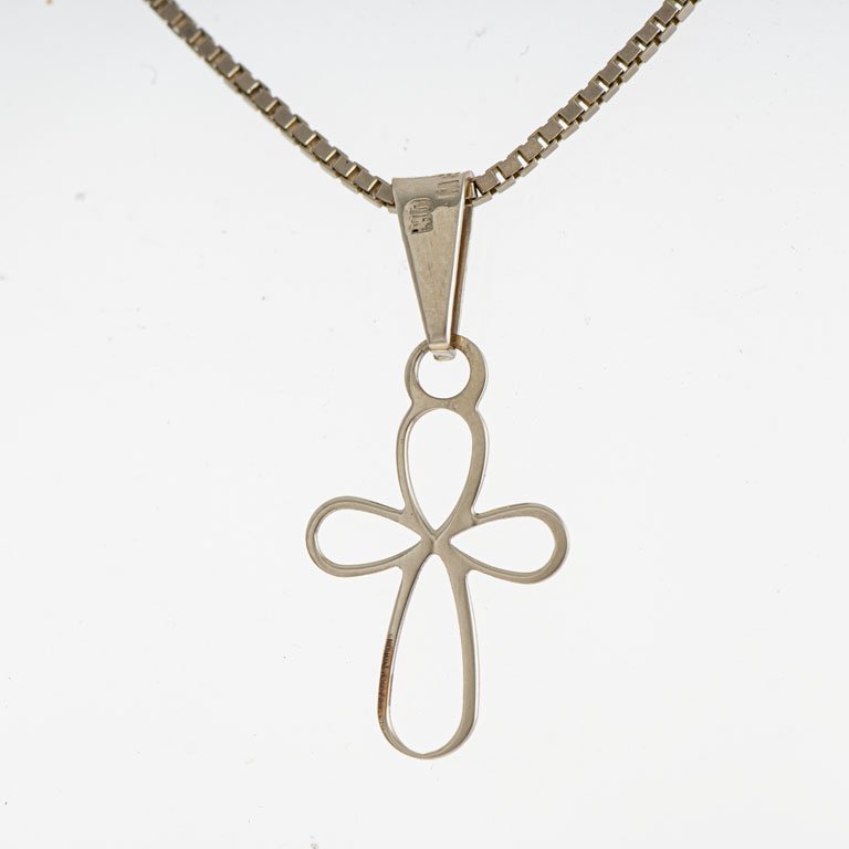 Lote siguiente: Cadena con cruz de oro 14k