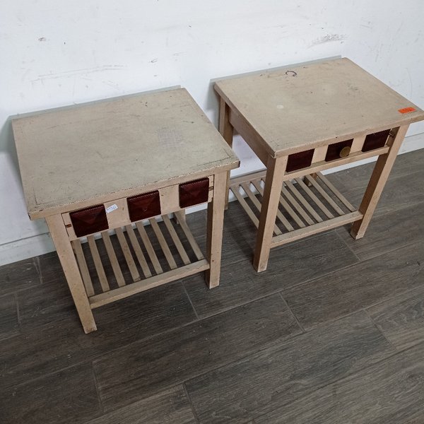 Par de Mesas de Luz de Madera con Cajón y Estante