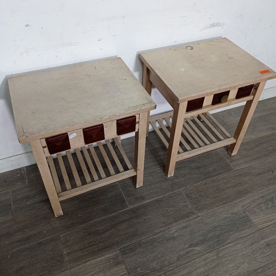 Par de Mesas de Luz de Madera con Cajón y Estante