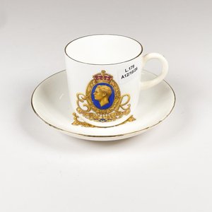 Lote anterior: Taza y Platillo de Loza Inglesa Coronación Eduardo VIII 1937