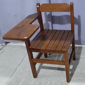 Lote anterior: Silla de Madera con Posa Brazo de Escritura Derecho