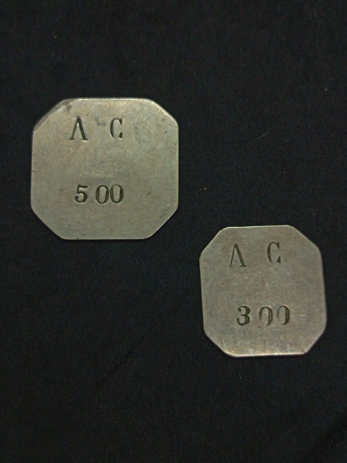 Fichas Antiguas Comercio AC $3 y $5 Níquel Uruguay
