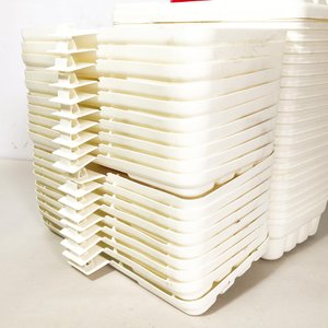Lote siguiente: Veinte Botiquines Plásticos Blancos Apilables
