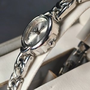 Set de Bijouterie Trésor Temp: Reloj, Collar y Caravanas con Estuche - imagen 7