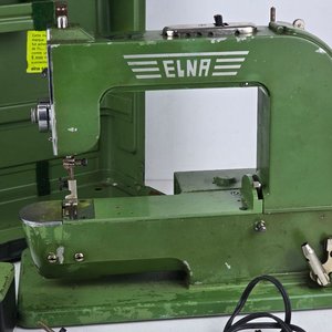 Máquina de Coser Antigua Elna Verde con Maletín - imagen 2