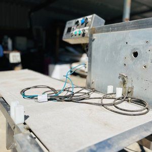 Cinta Transportadora Industrial con Panel de Control y Caja de Llaves - imagen 4